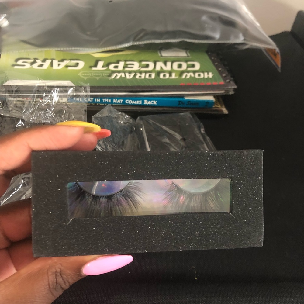 Lashes - Picture 3 of 3